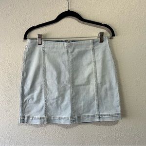 Wild Fable light wash denim skirt